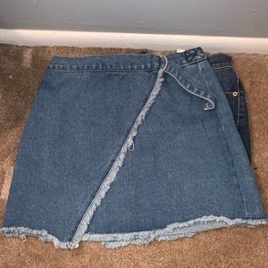 Medium wash jean skirt Kendall/Kylie